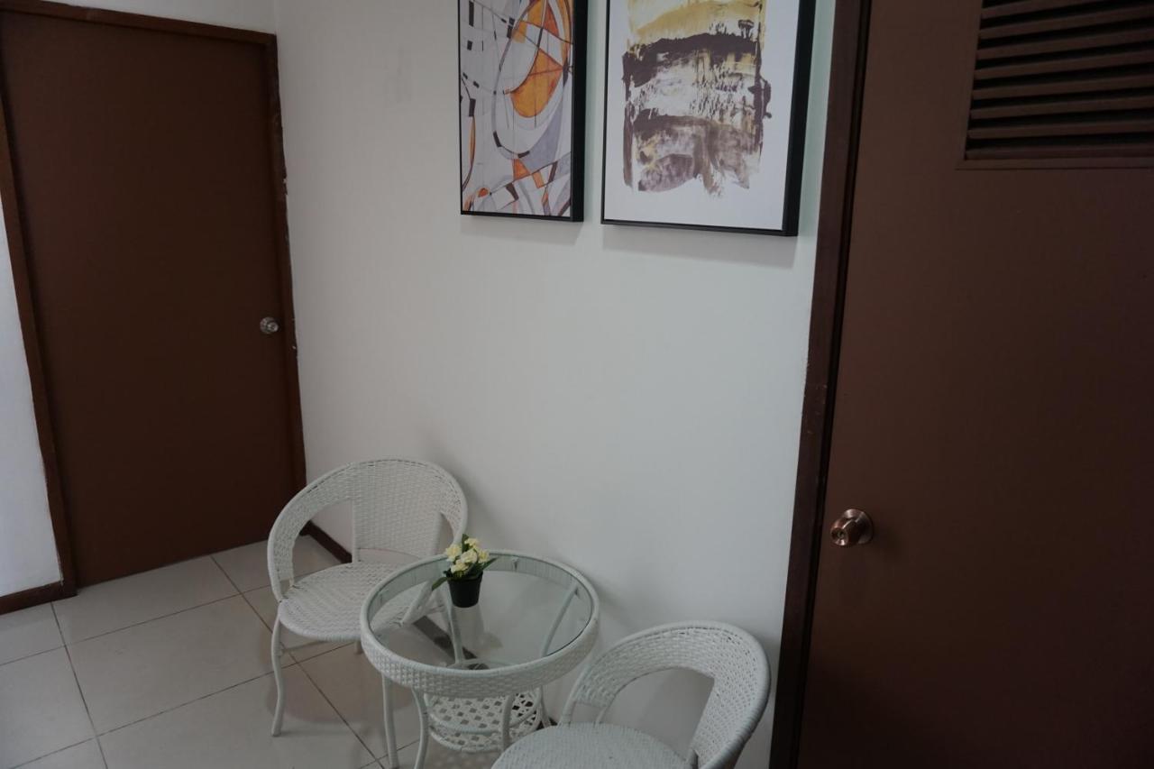 38 Lorong 8 Geylang * Singapura